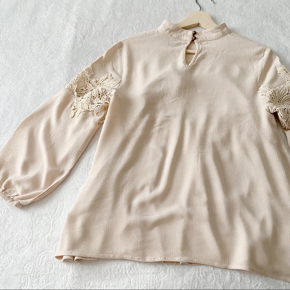 Gorgeous Lace Appliqué Billowy Top - Picture 11 of 12